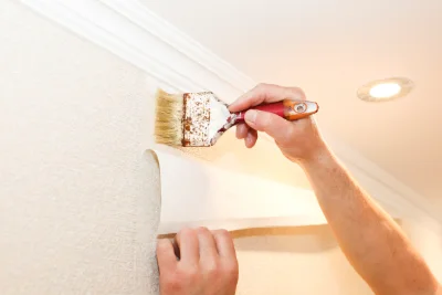 Pose de papier peint à Ambert — revêtements muraux et toiles de verre